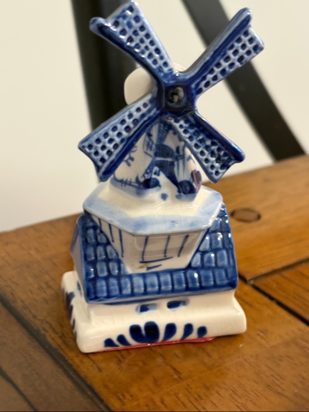 windmill ceramic single shaker